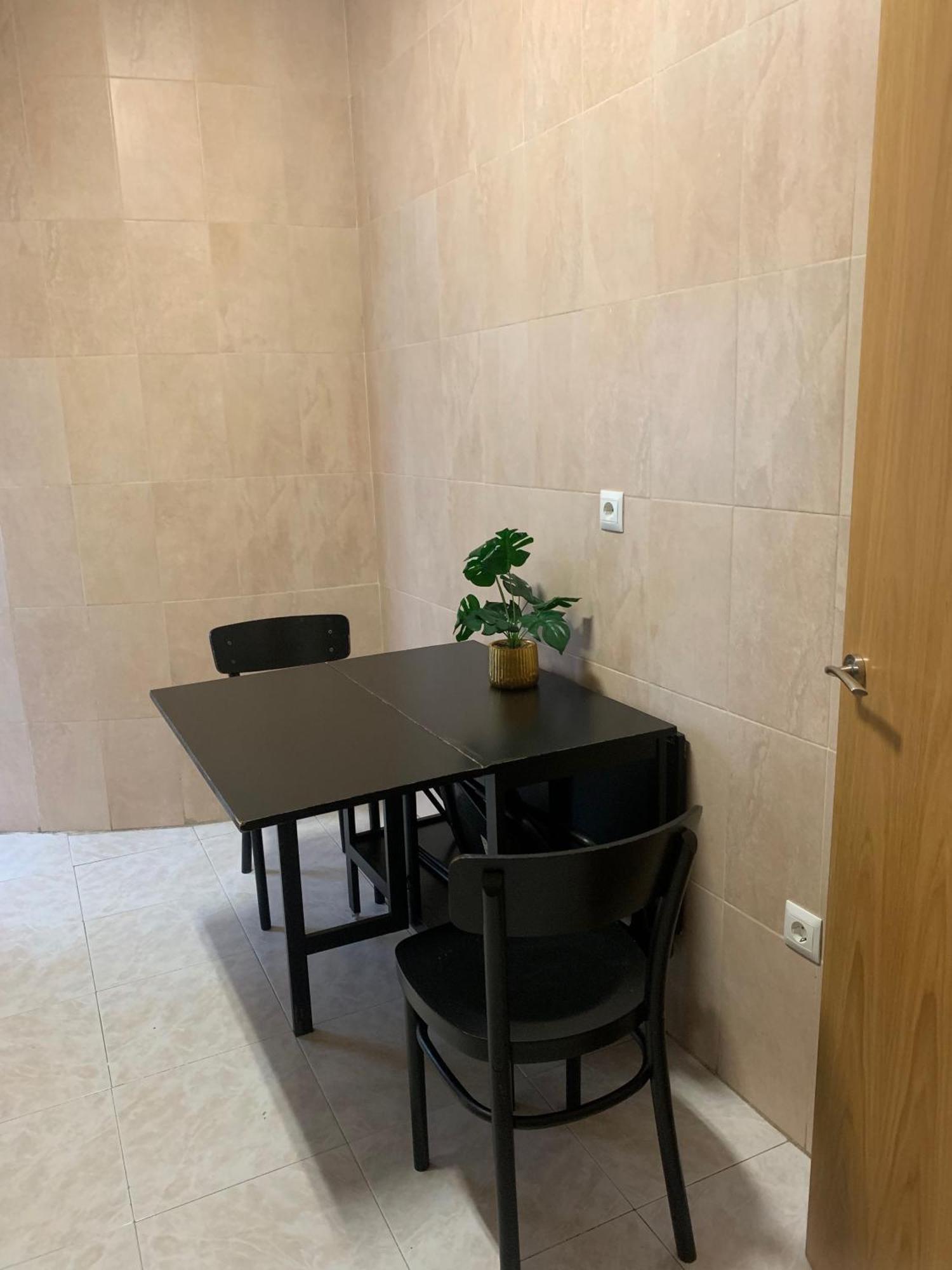 Segundo Antolin Yellow Door Ponferrada Kültér fotó