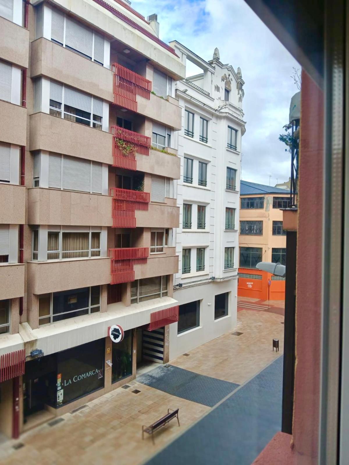 Segundo Antolin Yellow Door Ponferrada Kültér fotó